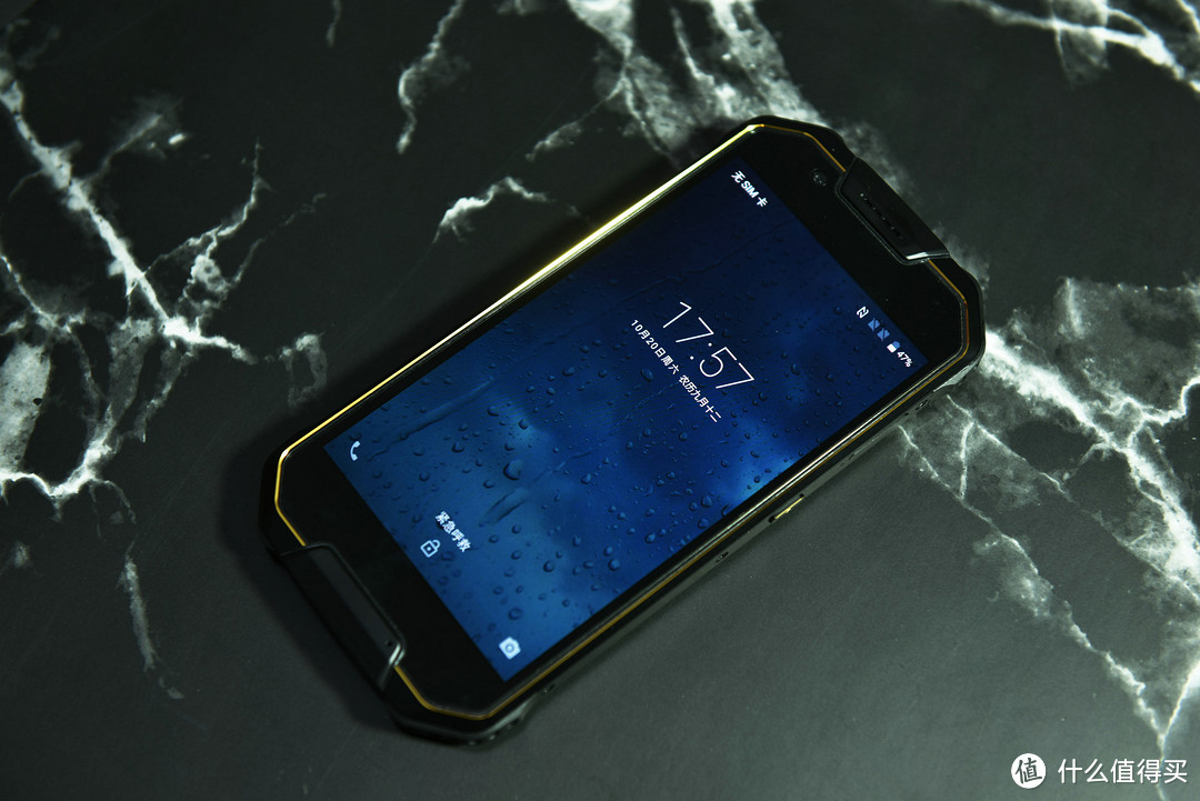 雨水都防不住的iPhone XS真要被MANN 8S疯狂打脸了！