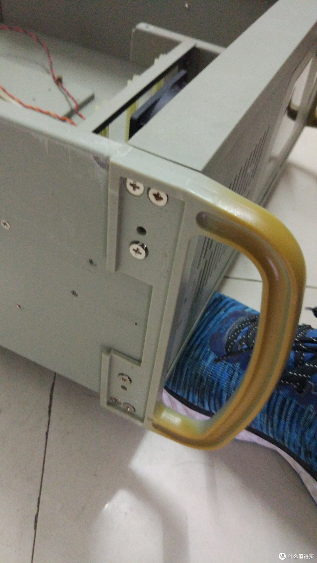 将没有用的地方都给卸下来,减轻重量