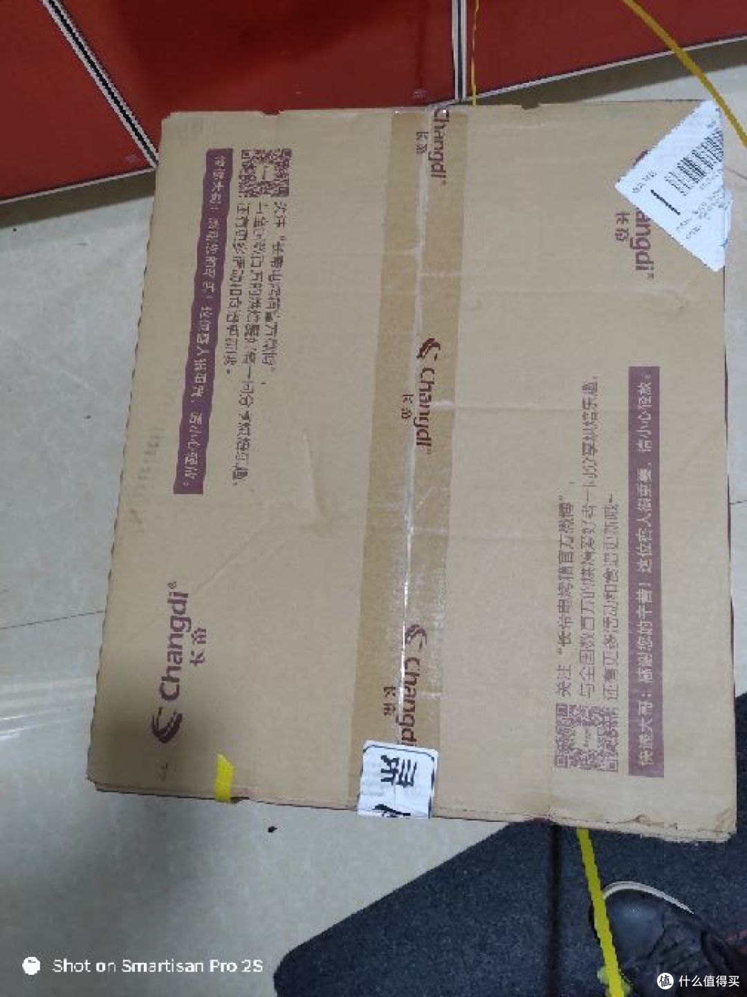 一上来就是个大箱子,从一楼搬到三楼,汉子也受不了