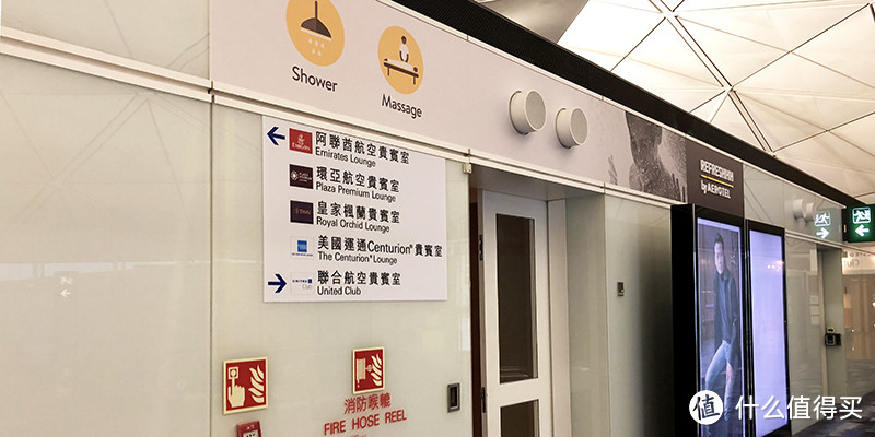 香港机场中转过夜，我还要再玩一次，枕着boarding call入睡，去lounge蹭饭吃