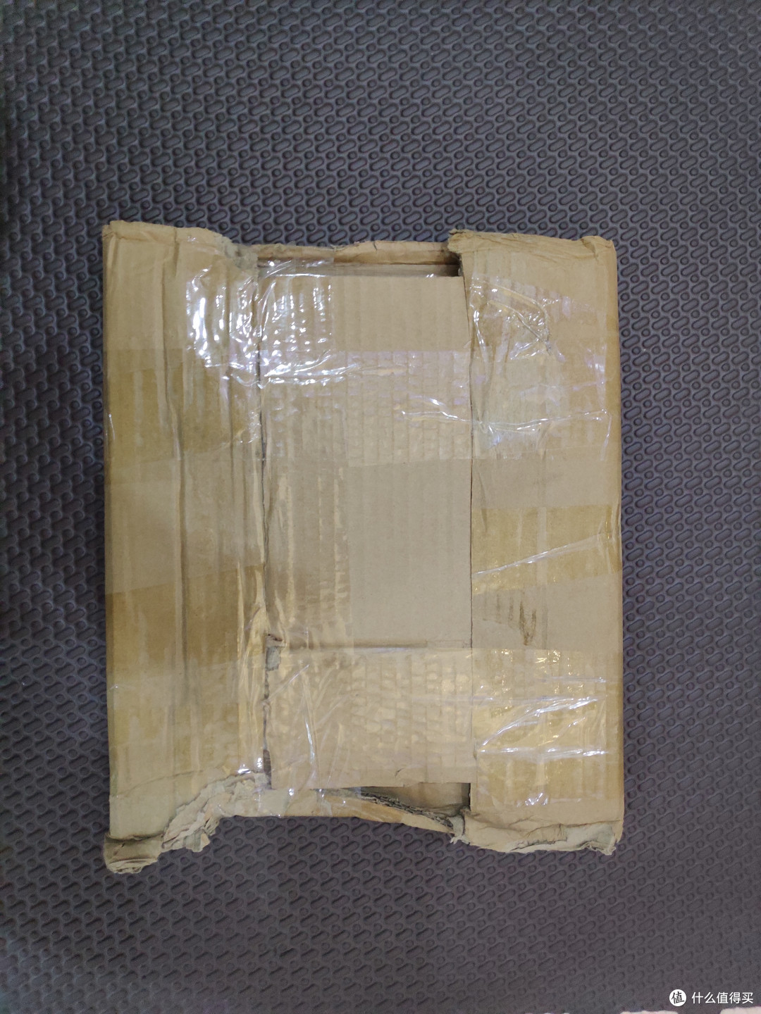 这样的外观蛮扎实的,就是拆开的时候刀片容易误伤内部的物体。