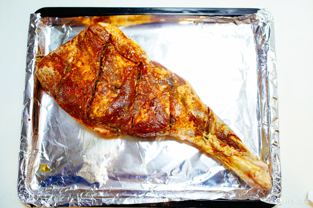 得意厨房 篇二:烤羊腿哟,香香嫩嫩味道口感俱佳的烤羊腿!