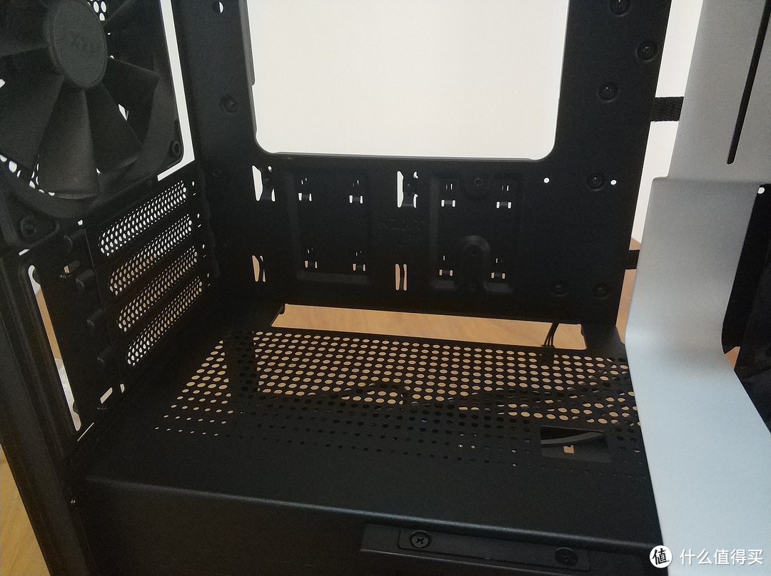 M-ATX主板和M-ATX机箱更配哦—NZXT H400开箱