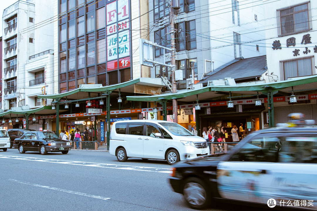 定焦光圈大，变焦方便拍，出门旅游相机镜头组合推荐。