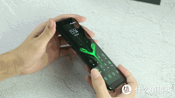 黑鲨游戏手机Helo全面评测:残暴性能下,这些游戏功能更令人心动