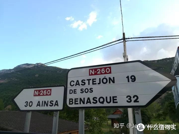 西班牙以滑翔伞出名的小村庄卡斯特洪德索斯Castejón de Sos