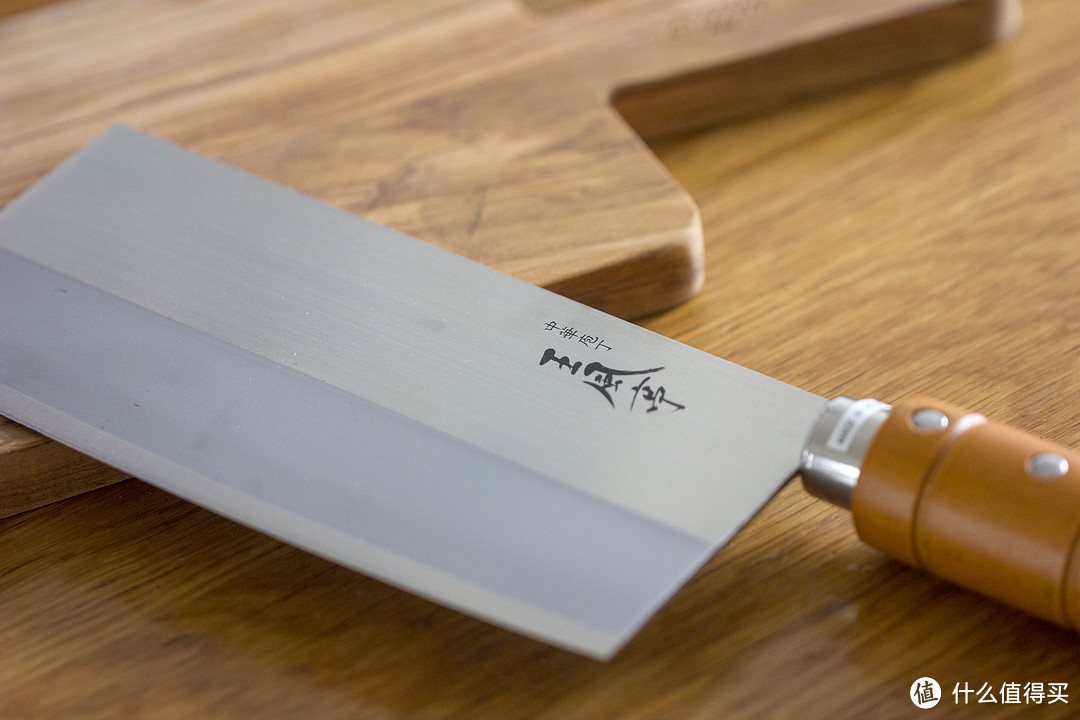 和大家分享这款价格亲民的日本藤次郎厨刀，切肉如切豆腐！