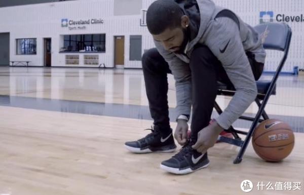 球鞋90秒第二期 过你就像过大街,KYRIE的极速