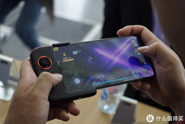 Mate 20 Pro:IP68防水\/3D人脸识别