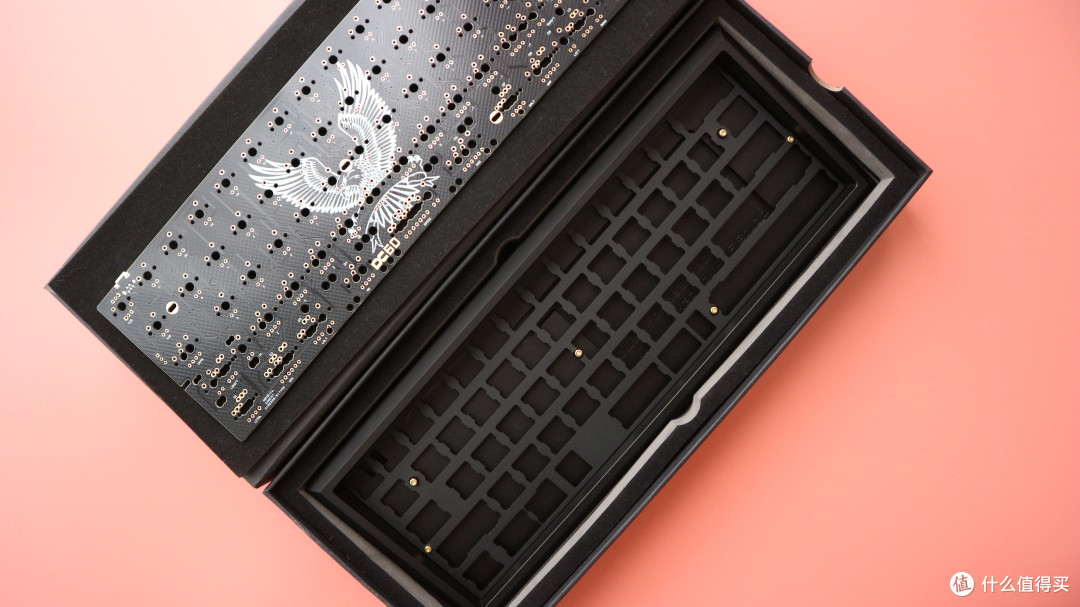 DC60安静的躺在EVA泡棉的怀里
