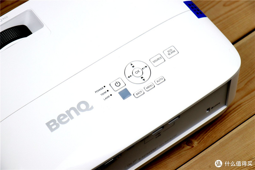 BenQ 明基 E610 商务短焦投影，会议室的小伙伴