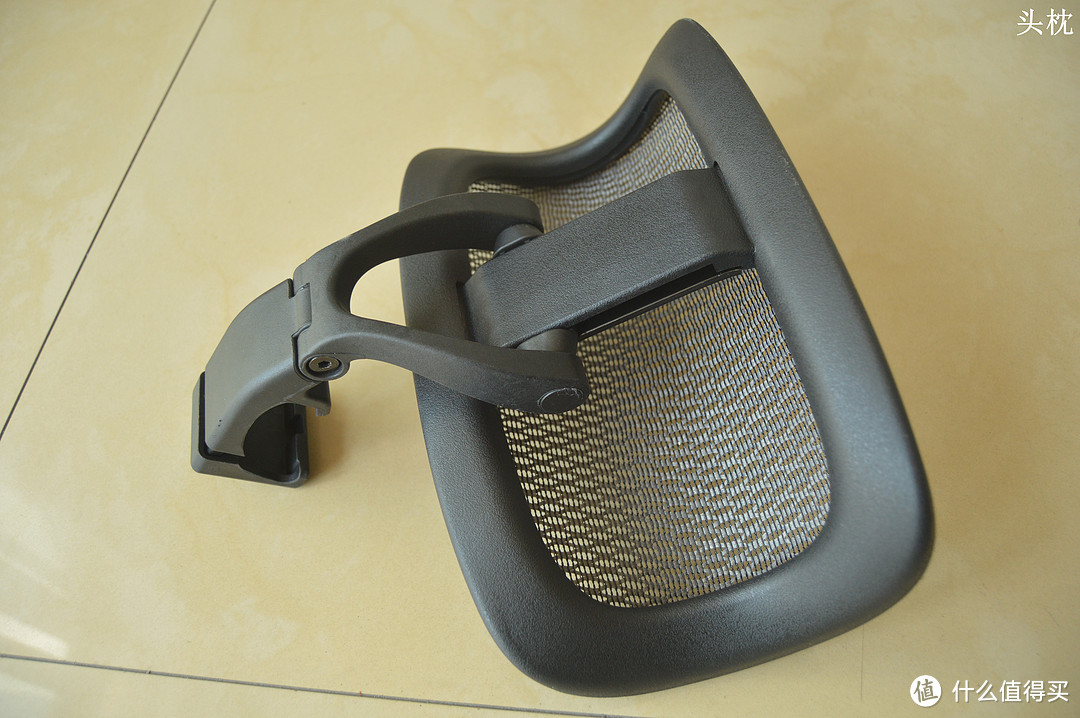 双曲面造型贴合身体，多处可调节坐感舒适——享耀家F3A人体工学椅评测报告