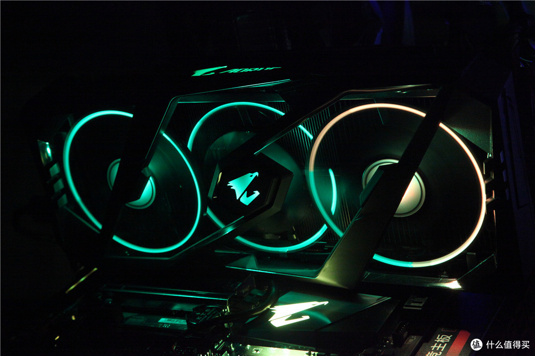 RTX20系显卡炫光色彩的极致—GIGABYTE 技嘉 AORUS RTX 2080 Xtreme 显卡拆解灯效鉴赏