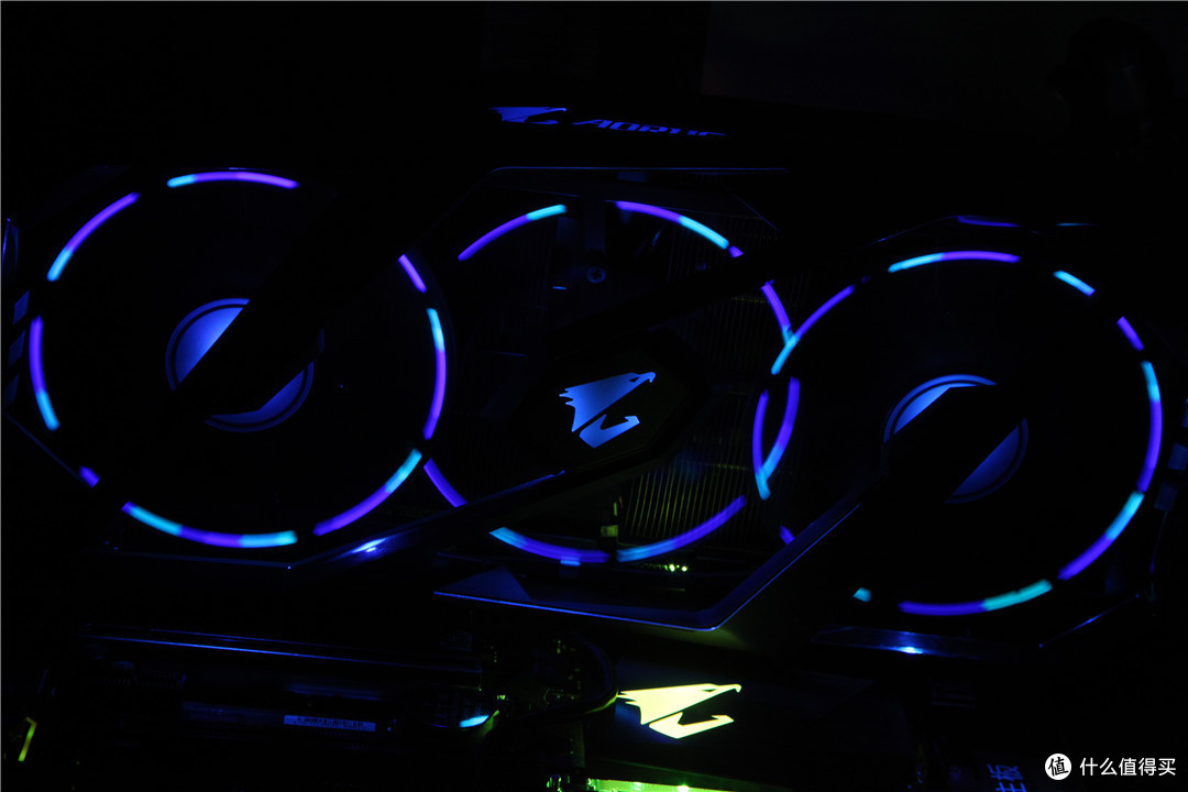 RTX20系显卡炫光色彩的极致—GIGABYTE 技嘉 AORUS RTX 2080 Xtreme 显卡拆解灯效鉴赏