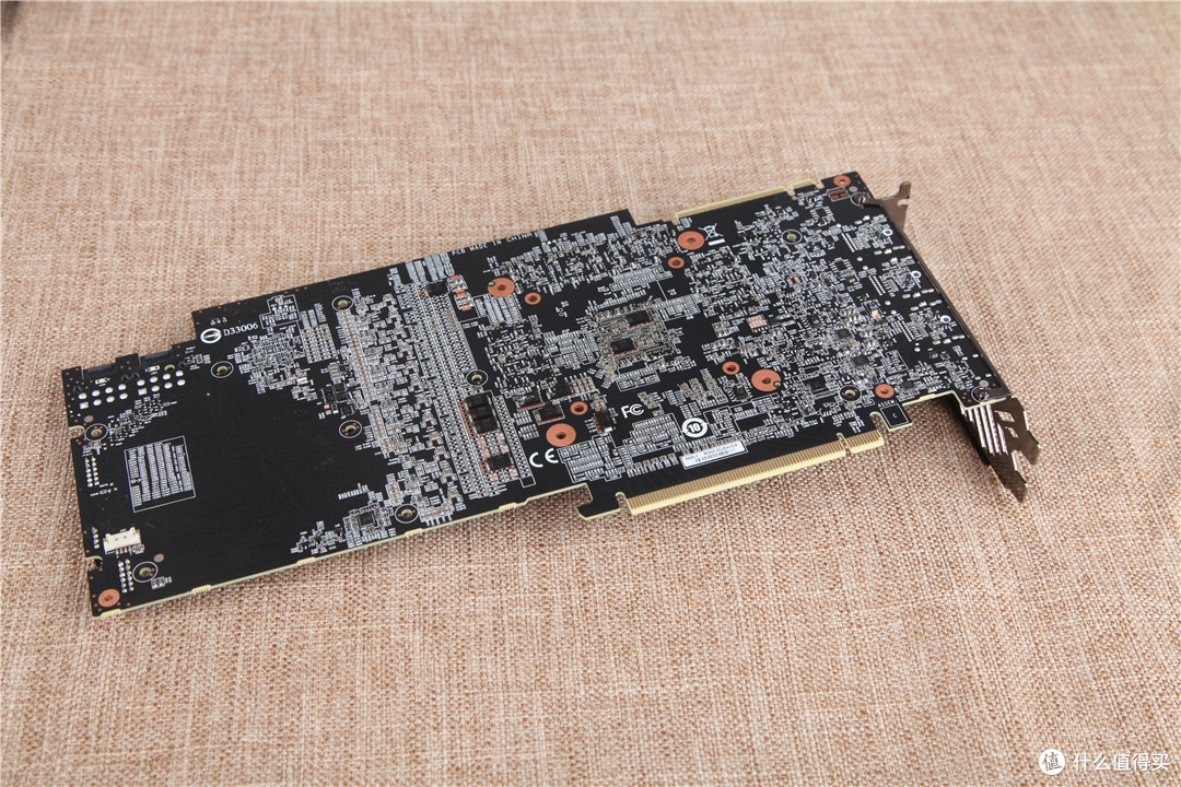 RTX20系显卡炫光色彩的极致—GIGABYTE 技嘉 AORUS RTX 2080 Xtreme 显卡拆解灯效鉴赏