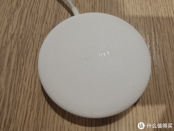宅男一模就知道表面是硅胶材质的，软软的像。。。