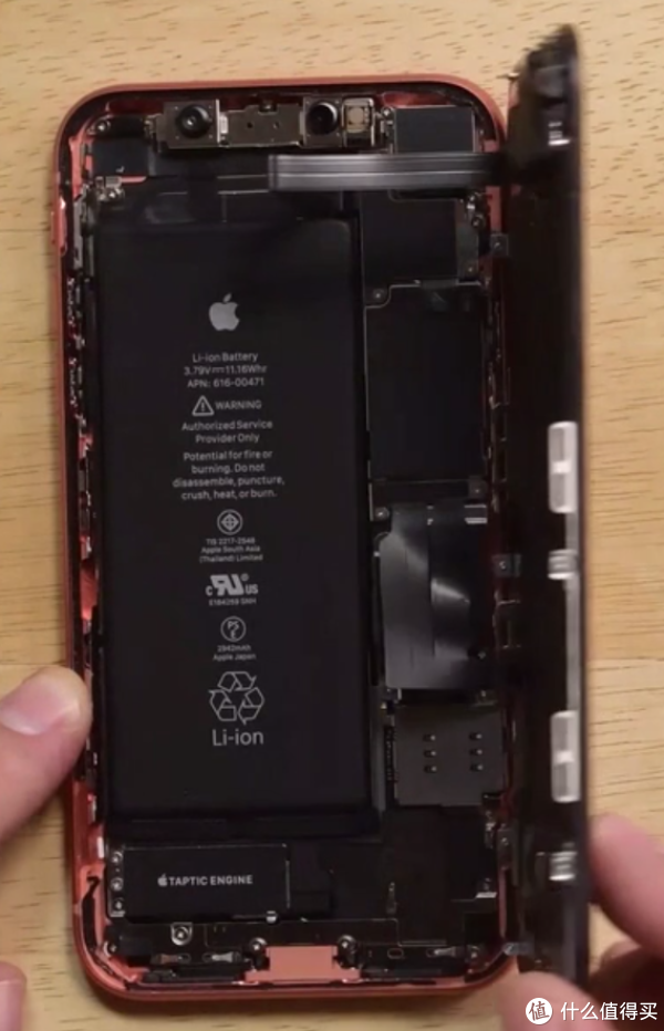 内部构造和之前的iPhone基本一样