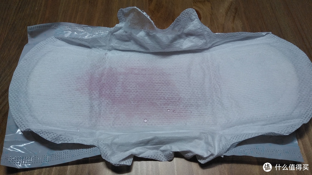 一片卫生巾吸血量图片