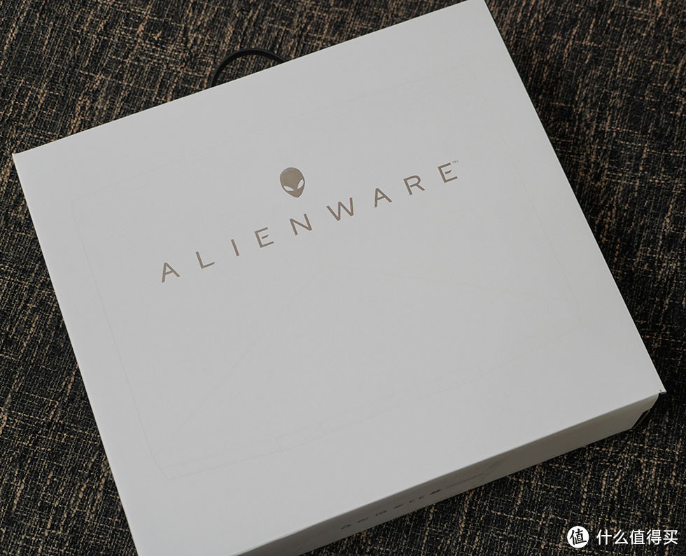 全新轻薄系列外星人 Alienware m15星云红首发开箱评测