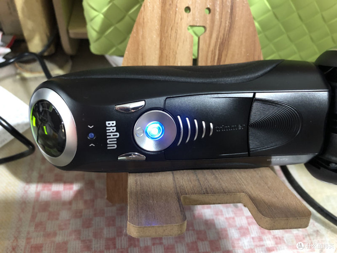 BRAUN 博朗 7840s 剃须刀 开箱(兼试用报告及对比其它机型)