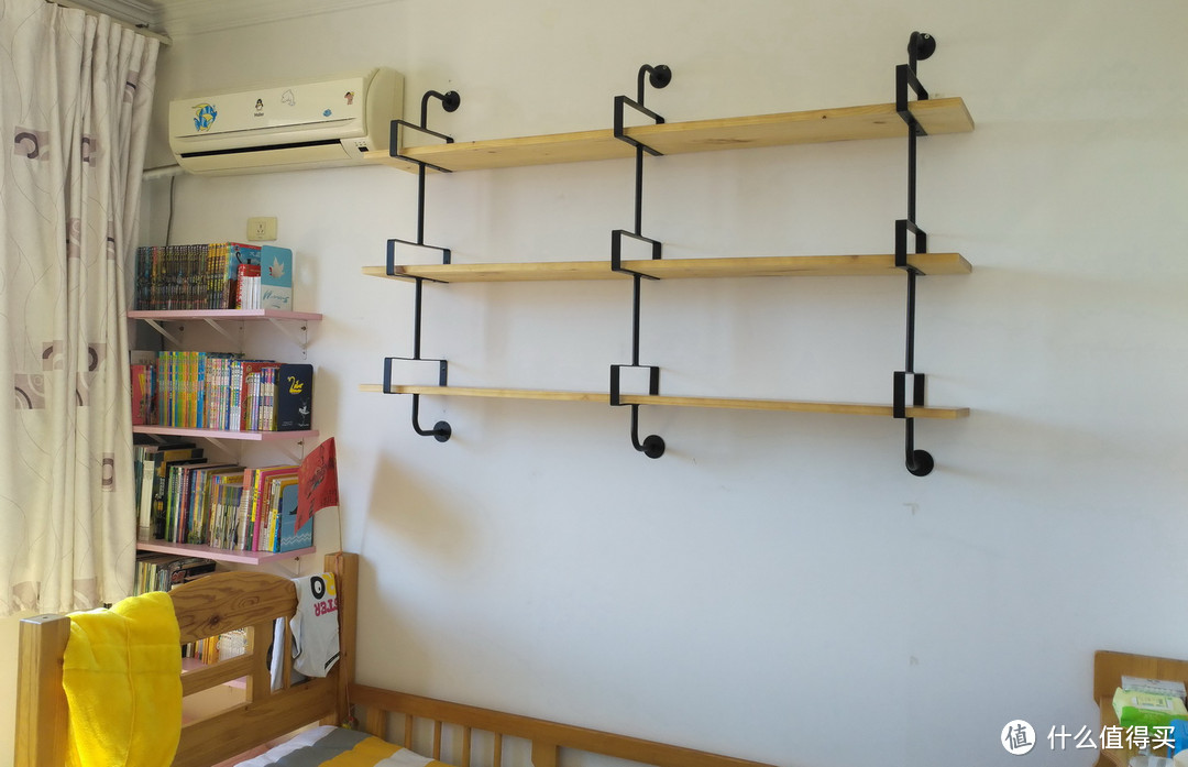 给儿子升级装备，书太多了没地放，那就把书架上墙吧！实木壁挂书架安装体验