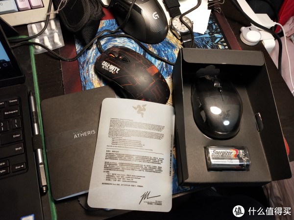 桌面乱到没地放东西