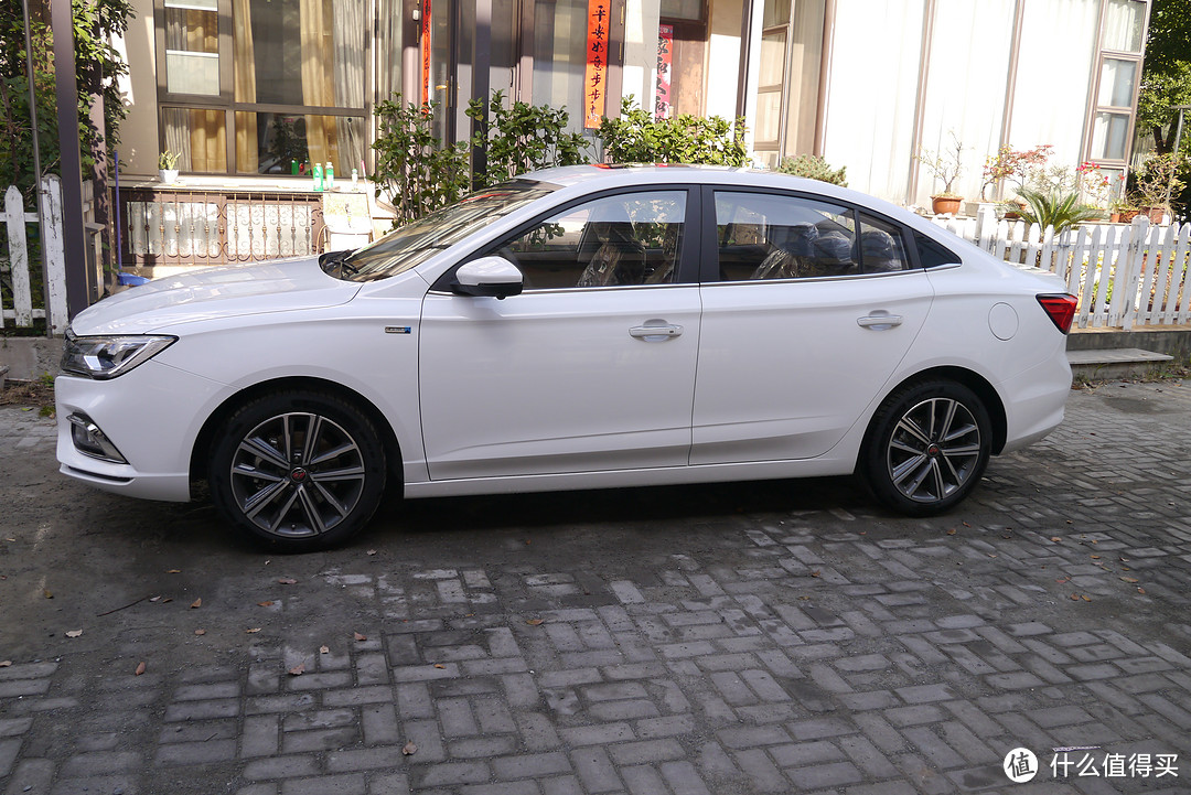 高性价比 roewe 荣威i5轿车体验_汽车消费_什么值得买