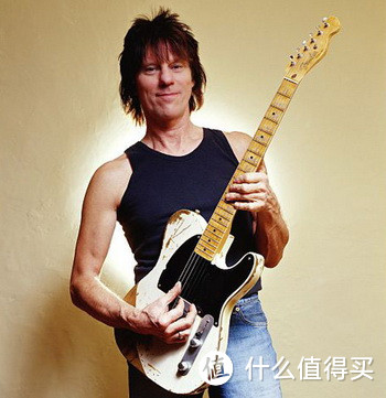 Telecaster，另一款Fender经典款式，源自于1950年的Broadcaster，由于侵权而改名Telecaster，同样的25.5英寸有效弦长，两个单线圈拾音器设计，最早被众多乡村乐手喜爱，后来因为Slipknot以及John5等金属乐手使用，也有个性的金属琴型。