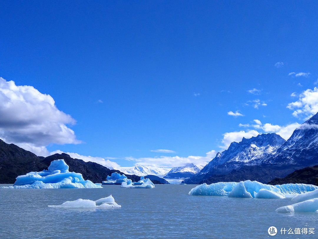 尽头的格雷冰川，可以坐船近距离观赏，但耗时较长且价格昂贵