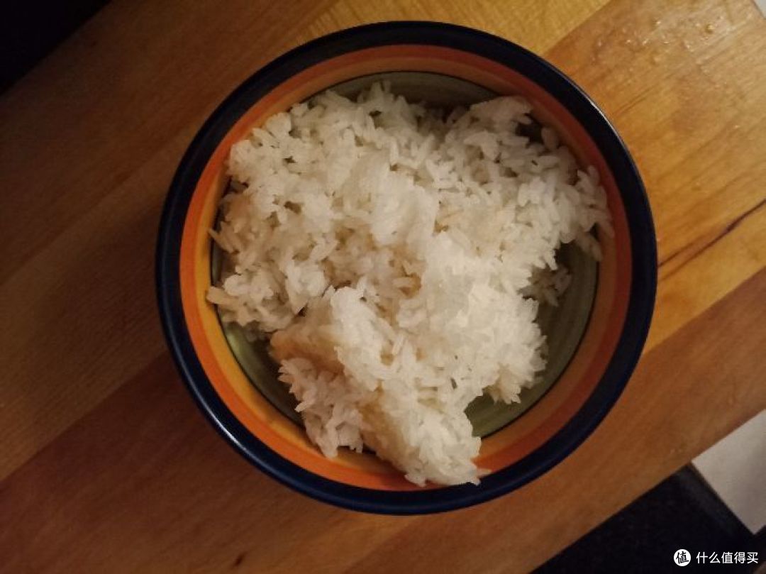 一小碗剩大米饭