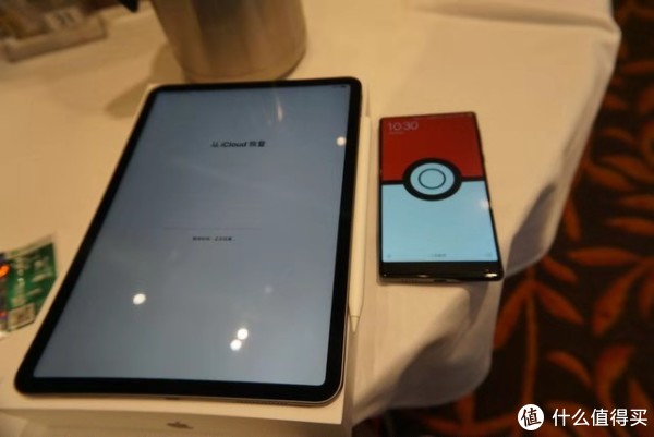 和国内第一款全面屏手机小米mix对比一下