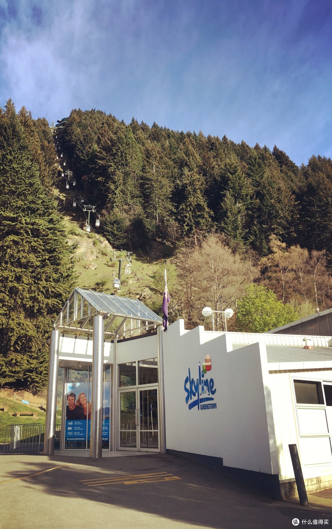 天空缆车餐厅设在山下的缆车站