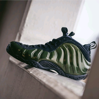 耐克 AIR FOAMPOSITE ONE “铜喷”男子运动鞋外观展示(鞋面|鞋身|材质)