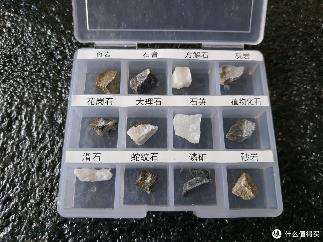 还有附赠的一些矿石标本。