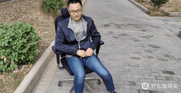 肥宅快乐椅，多功能调节让办公游戏更加舒适：享耀家 F3A体验