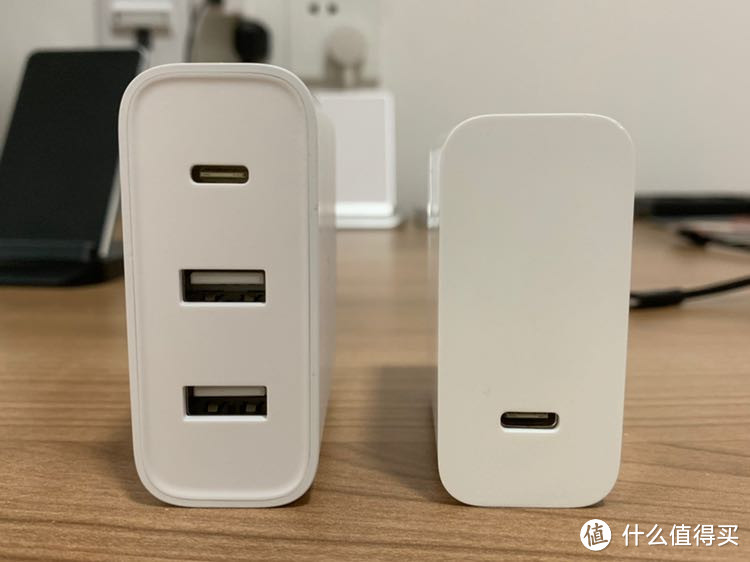 左：紫米65w    右：小米65w