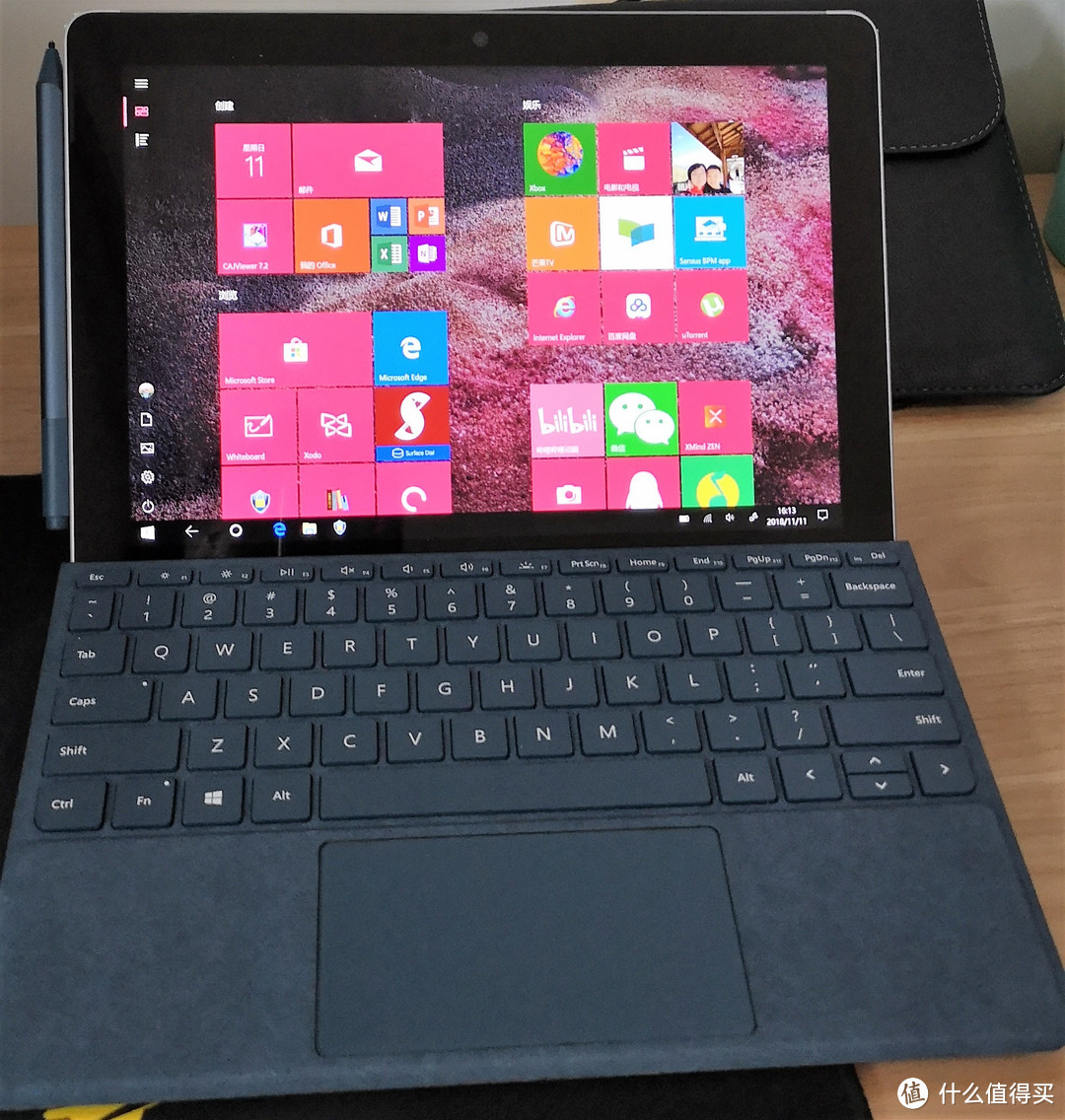 Surface Go正面，系统为平板模式