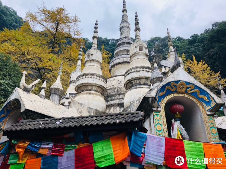 银杏黄时白岩寺