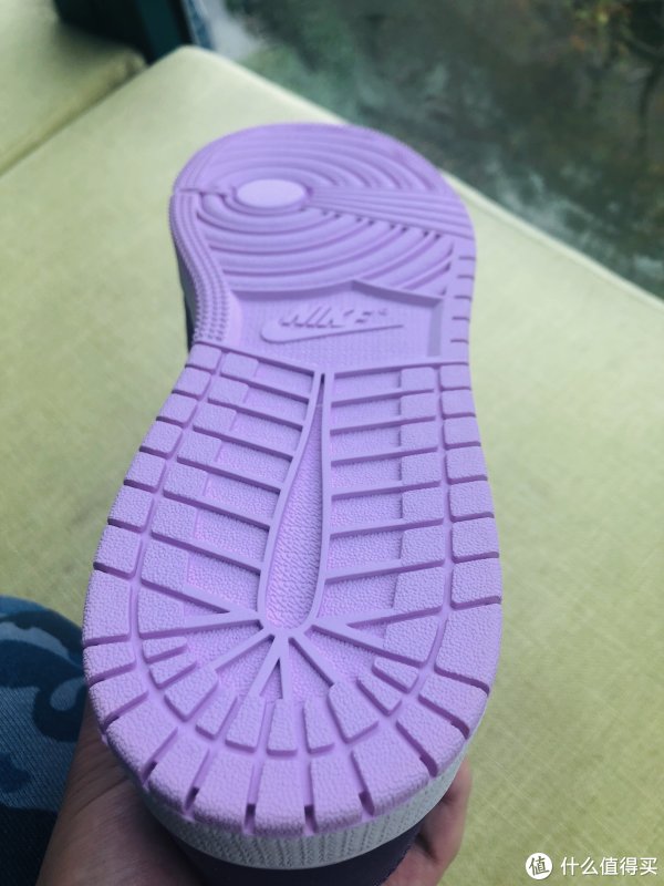 敲代码的小仙女的日常晒鞋 篇五:这串粉紫葡萄