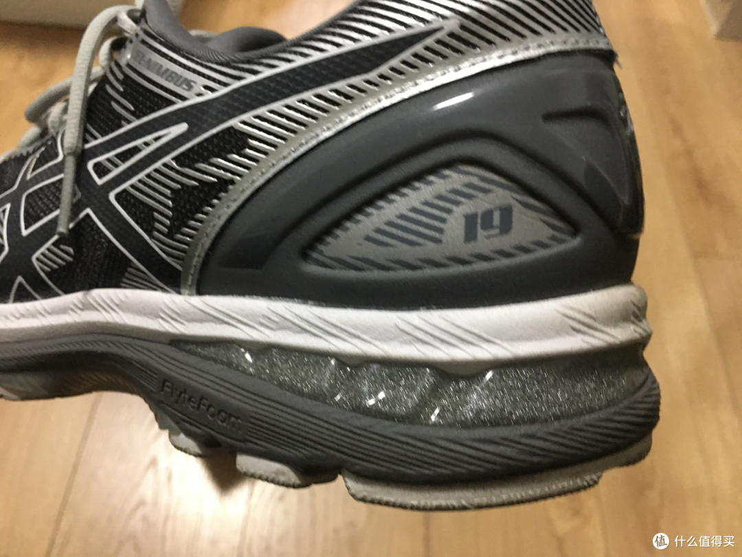 跑鞋买新不买旧?肥宅的性价比之选—NIMBUS 19
