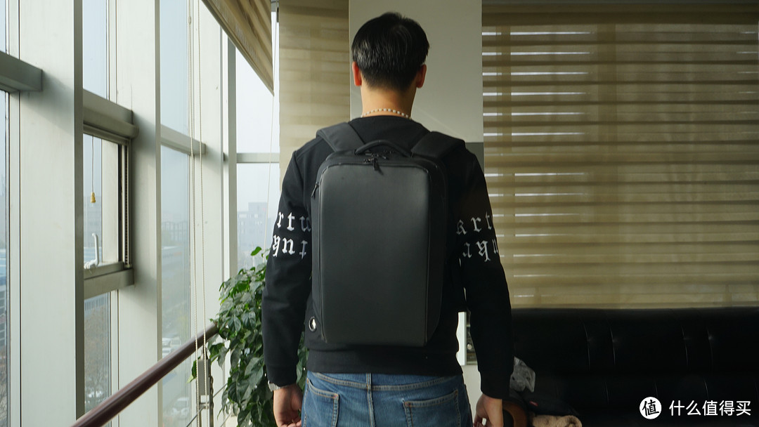 出差党也可以很有型,型男潮搭单品——宜丽客多功能数码收纳通勤背包晒单