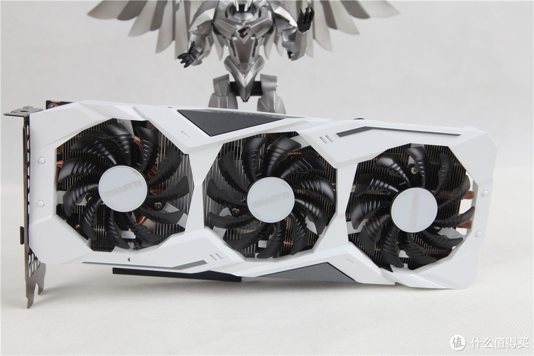 精绝的做工，“燃气灶”买它最合适—技嘉 RTX 2070 Gaming OC WHITE 8G显卡开箱首晒