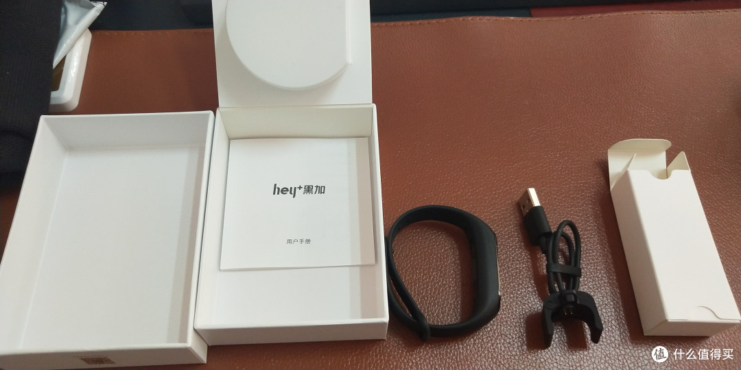 配件全家福,腕带只有黑色的,希望以后能够出彩色的