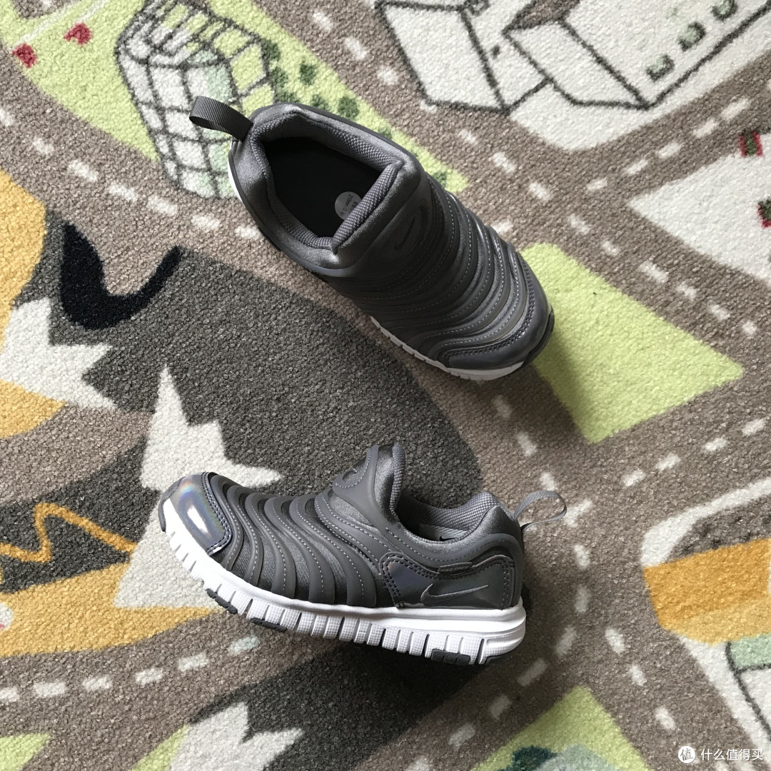 Nike DYNAMO FREE 毛毛虫童鞋
