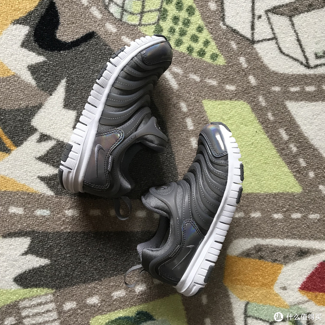 Nike DYNAMO FREE 毛毛虫童鞋