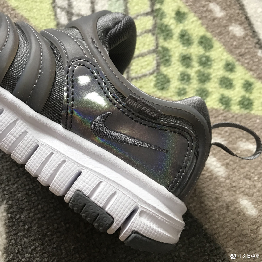 Nike DYNAMO FREE 毛毛虫童鞋