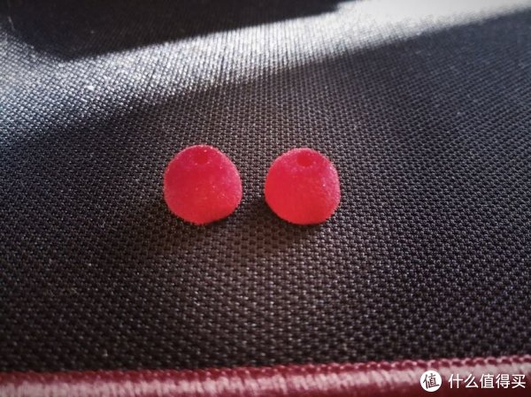  两颗红红的，毛毛的……毛套
