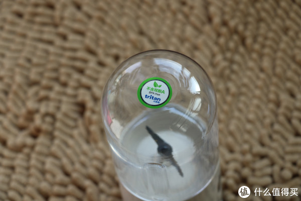 顶部不含双酚A的安全标签，令人放心