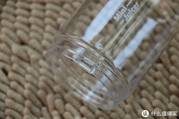 杯口上的磁铁，是保险措施，确保杯体就位才能开机