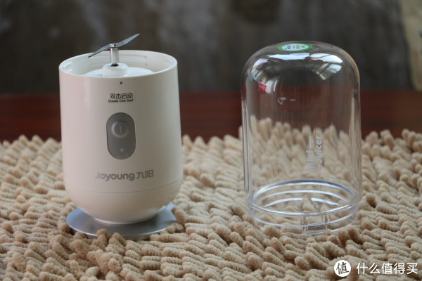 主机和杯体个头差不多一样大